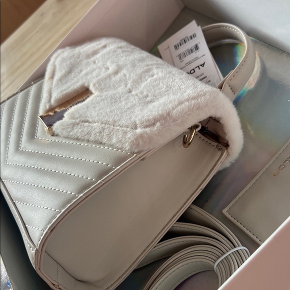 Aldo Ivory Quilted Bag with Faux Fur and Gold Detail with matching wallet - Picture 2 of 2